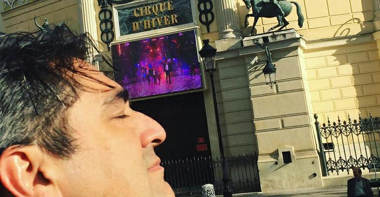 Zeca Camargo desabafa após atentados em Paris: ‘Como seguir viagem?’