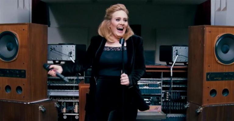 Adele usa foto da infância como capa do novo single, ‘When We Were Young’