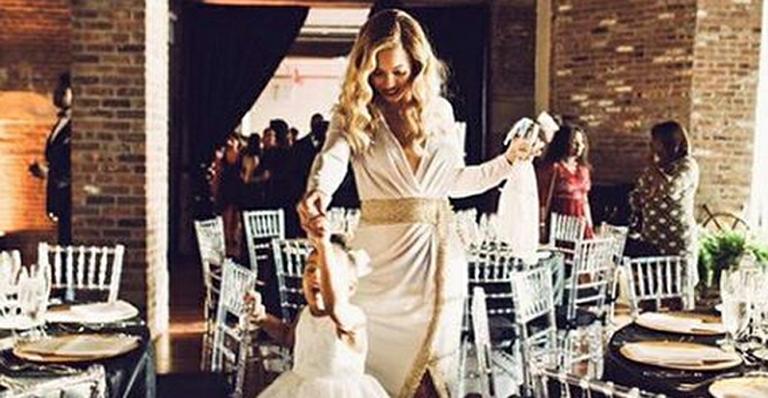 Que dupla! Beyoncé dança com a filha, Blue Ivy, em festa