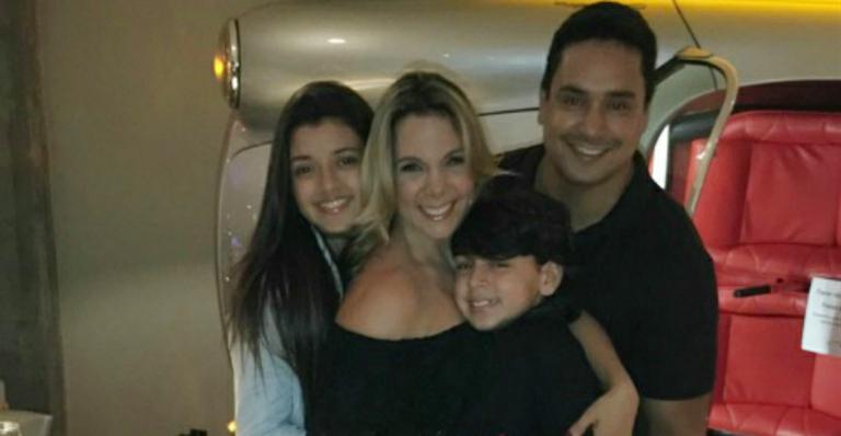 Carla Perez comemora 38 anos em festa ao lado da família: “Meu porto seguro”