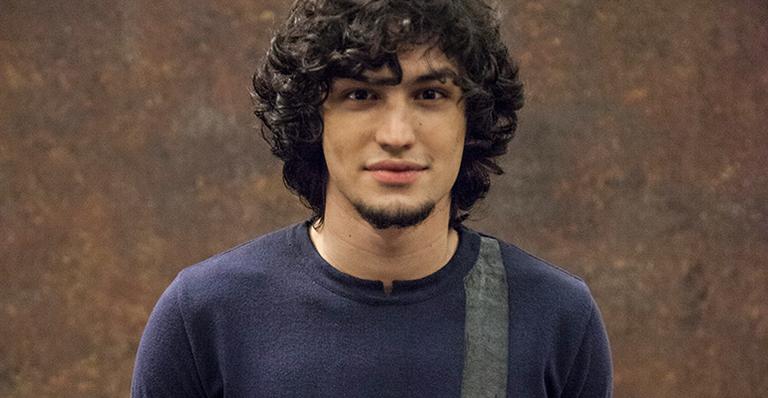 Gabriel Leone será Roberto Carlos no cinema e comemora: ‘Sempre fui fã’