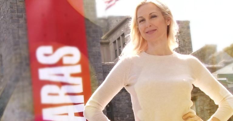 Exclusivo: Kelly Rutherford esbanja simpatia no Castelo de CARAS