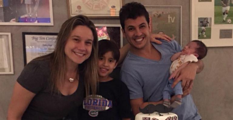 Fernanda Gentil mostra nova foto com o filho e fala sobre fim de licença maternidade