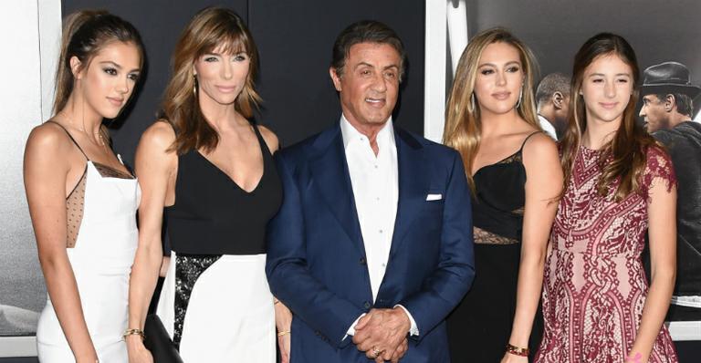 Filhas de Sylvester Stallone impressionam pela beleza em première nos EUA