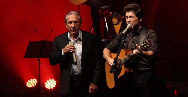 Daniel divide o palco com o pai em show intimista em São Paulo