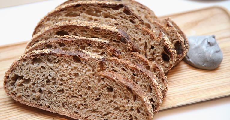 Pão: descubra o lado negativo e os benefícios do alimento preferido do café da manhã