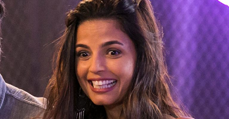 Emanuelle Araújo posa com a filha de 22 anos e seguidores dizem: ‘Parecem irmãs’