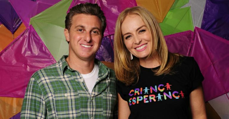 Luciano Huck comemora 12 anos de casamento com Angélica