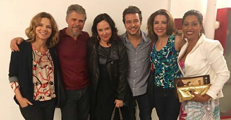 José Mayer é prestigiado por colegas no musical ‘Kiss me, Kate’, no RJ