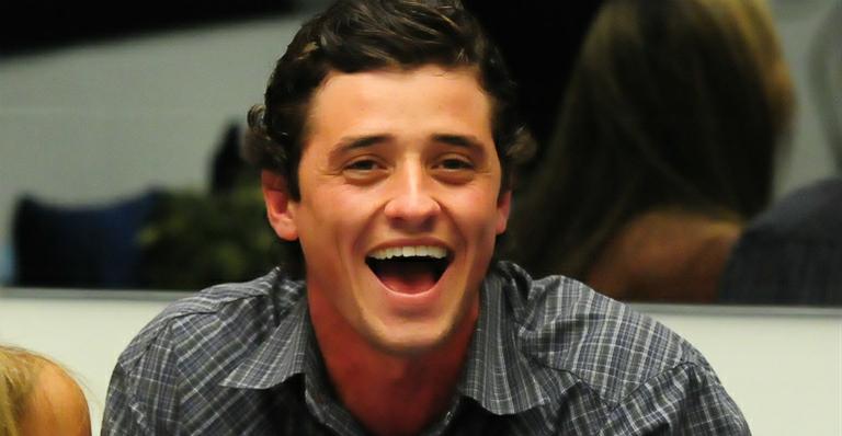 Lembra dele? Fael, campeão do ‘Big Brother Brasil 12’, posa sorridente com a noiva