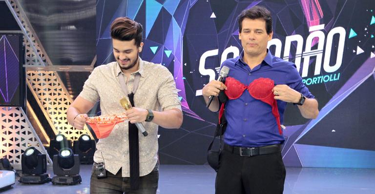 Luan Santana é surpreendido com lingerie da plateia e escolhe ‘princesa’ na TV