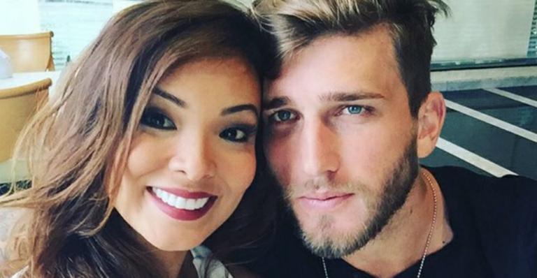 Carol Nakamura se declara ao amado, Aislan Lottici