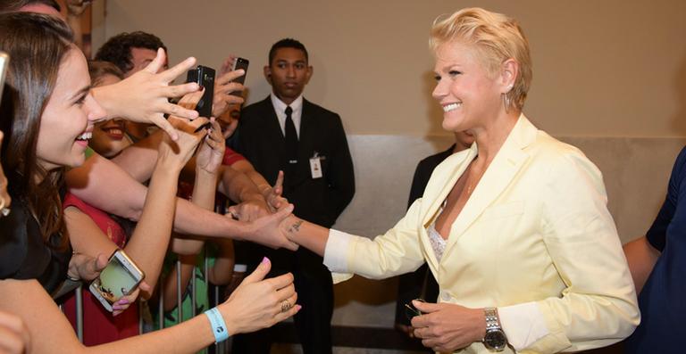 Xuxa brilha em inauguração de nova clínica em Cuiabá