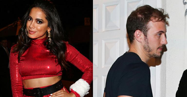 De mamãe Noel, Anitta faz show com presença do suposto affair