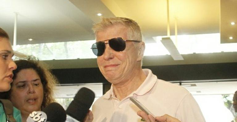 Miguel Falabella e famosos comparecem ao velório de Marília Pêra