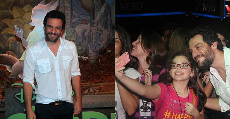 Rodrigo Lombardi esbanja simpatia e atrai fãs em evento geek