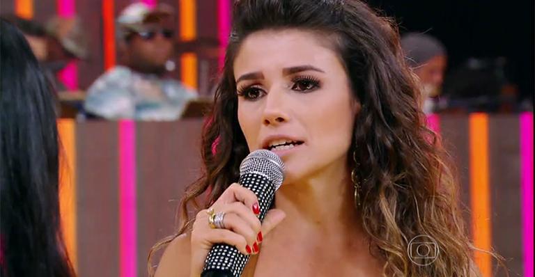 Paula Fernandes desabafa na TV: ‘A gente enfrenta milhões de desafios’