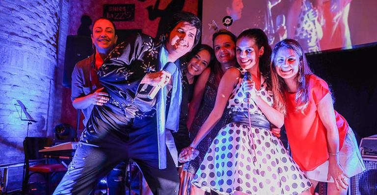 Paloma Bernardi apresenta sarau com homenagem aos anos 60