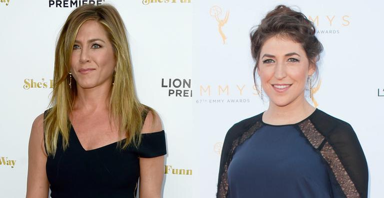 Jennifer Aniston e Mayim Bialik aparecem juntas em foto tirada antes de ‘Friends’ e ‘Blossom’