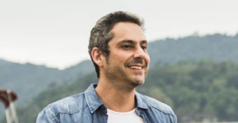 Alexandre Nero brinca em vídeo e confessa: “Dou vexame na festa da firma”