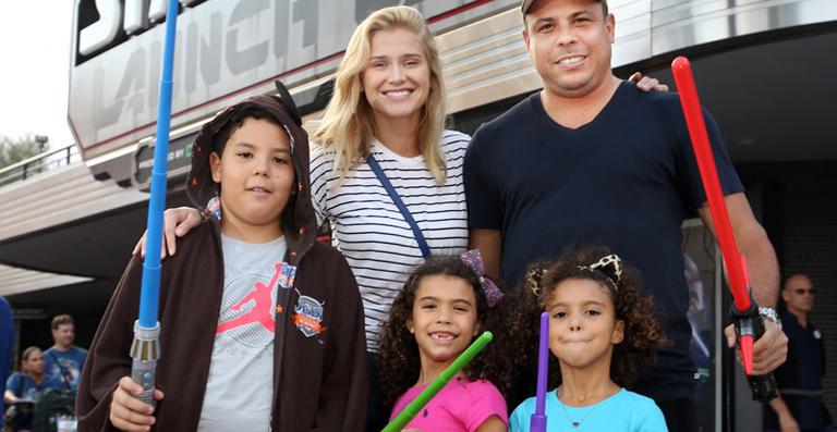 Ronaldo leva os filhos para férias na Disney