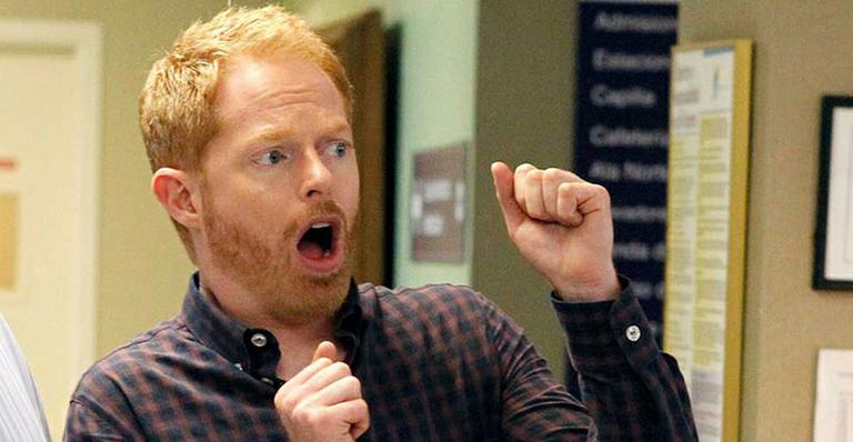 Jesse Tyler Ferguson, de ‘Modern Family’, retira câncer do rosto e mostra curativo