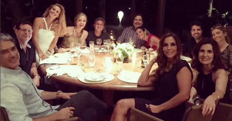 Angélica e Luciano Huck jantam com famosos como Ivete Sangalo e  Fátima Bernardes