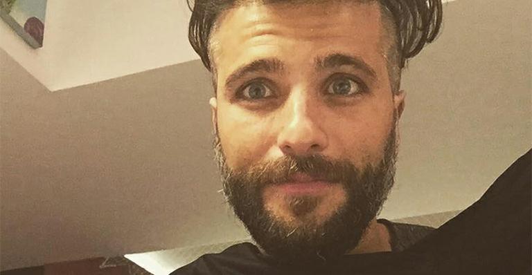 Bruno Gagliasso faz nova tatuagem e mostra resultado aos fãs