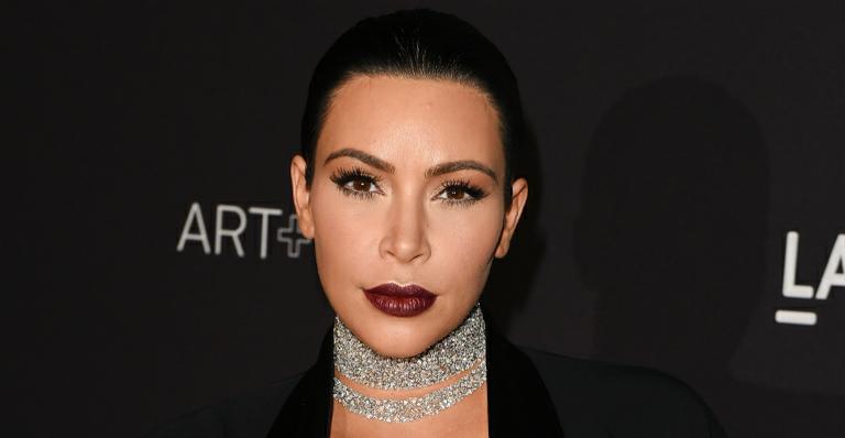 Kim Kardashian faz cirurgia após dar à luz