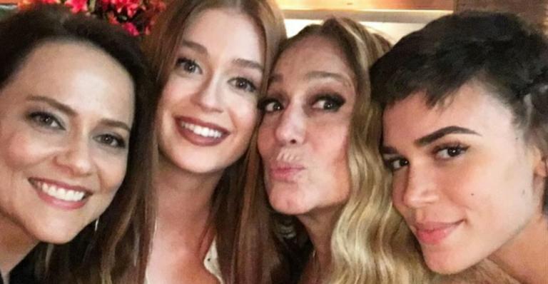 Susana Vieira se diverte com Marina Ruy Barbosa em festa de final de ano da Globo