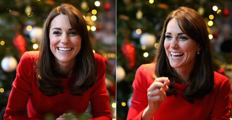 Em clima de Natal, Kate Middleton visita crianças