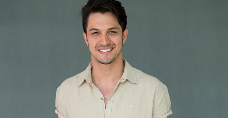 Romulo Estrela revela que vai ser papai: ‘Veio para coroar o meu ano’