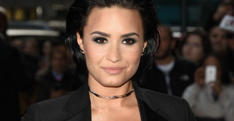 Demi Lovato anuncia pausa na carreira em 2017