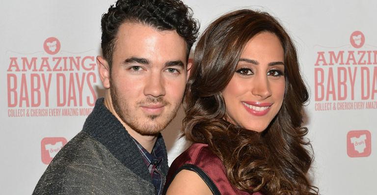 Kevin Jonas faz tatuagem para a segunda filha