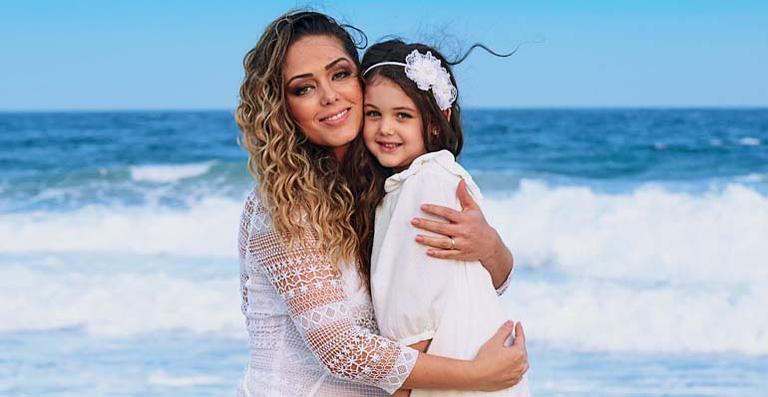 Em vídeo, Tânia Mara relembra o crescimento da filha, Maysa