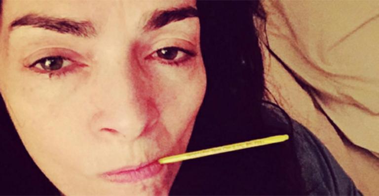 De cama, Claudia Ohana cancela espetáculo: ‘Dói muito’