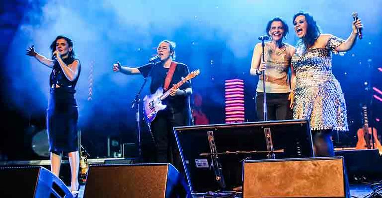 Maria Gadú e mais artistas fazem show em prol da cidade de Mariana