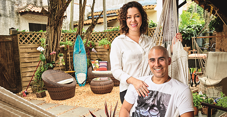 Com a amada, Renato Livera celebra sucesso nas telas