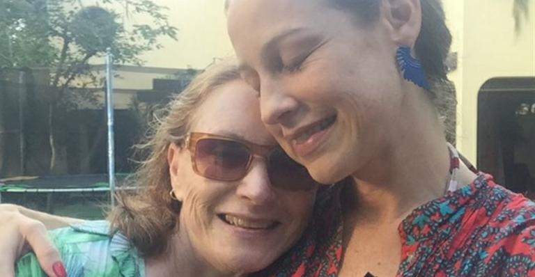 Mãe de Luana Piovani paparica os netos e se derrete: “Amores da minha vida”
