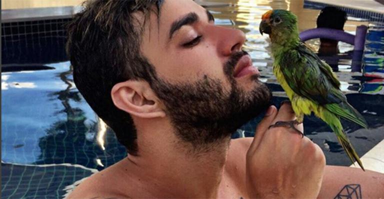 Gusttavo Lima passa Natal em clima descontraído ao lado do pai: ‘Cuidando’