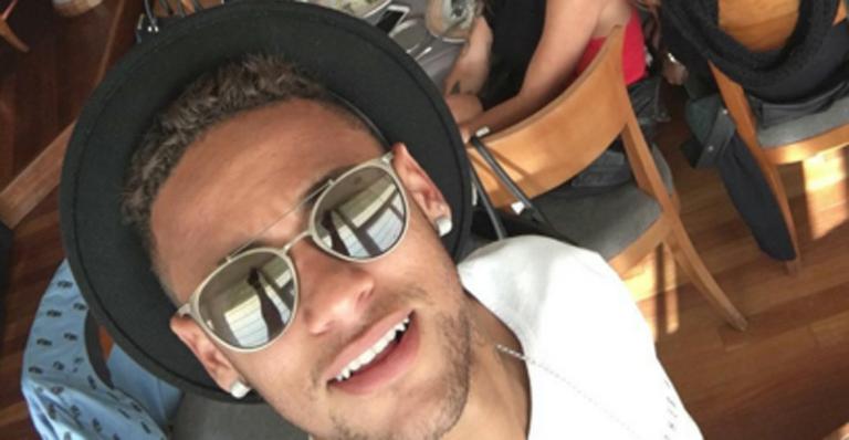 Neymar participa de videoclipe do filho de Tiririca; assista