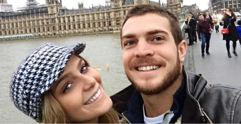 Em Londres, Isabella Santoni se declara ao namorado