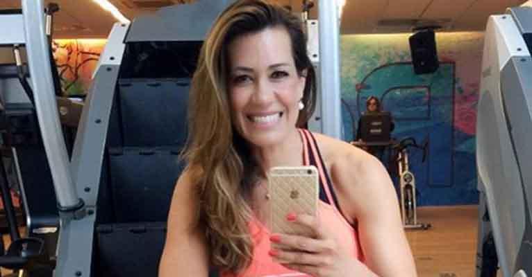 Solange Frazão completa 53 anos com corpo sarado e revela: ‘Me sinto feliz e realizada’