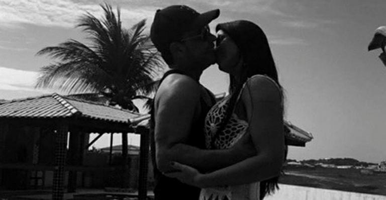 Zezé Di Camargo curte férias com Graciele Lacerda em Fortaleza
