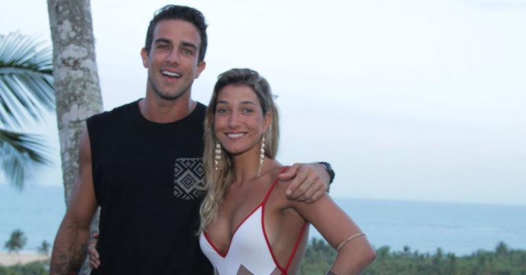 Gabriela Pugliesi e Erasmo Viana exibem corpos perfeitos em Trancoso