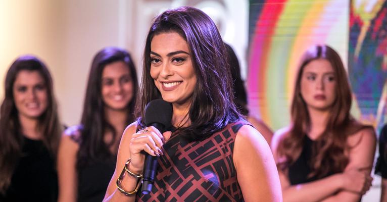Juliana Paes publica foto fofa dentro do mar ao lado do marido e dos filhos