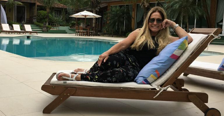 Susana Vieira curte férias com a família em Balneário Camboriú