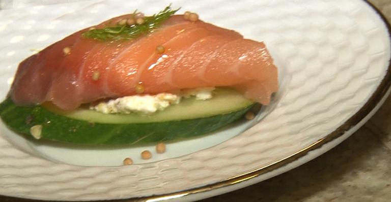 Dieta Verão: canapé de salmão com pepino é leve e saudável