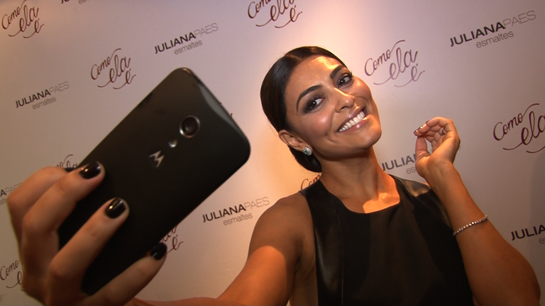 Juliana Paes dá dicas para não errar na escolha do esmalte