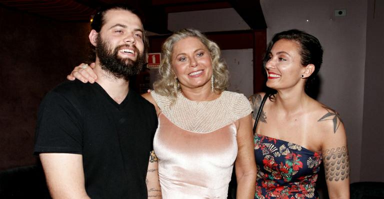 Vera Fischer estreia peça no Rio com os filhos na plateia